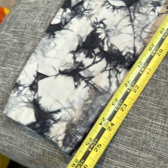 Lululemon Wunder Under HR Tight 28” size 4 - Picture 6 of 11